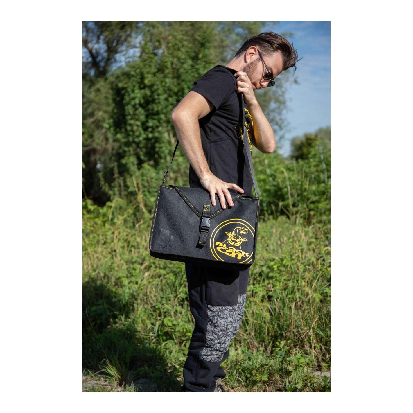 Black Cat BLCK Lure Carrier - Umhängetasche für Kunstköder