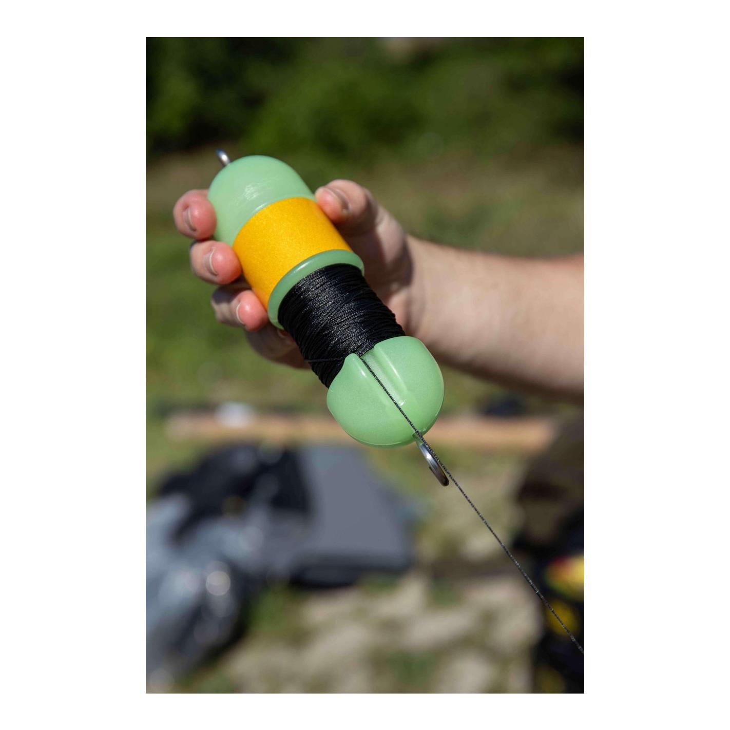 Black Cat Outrigger Float - Seitenpose für Waller