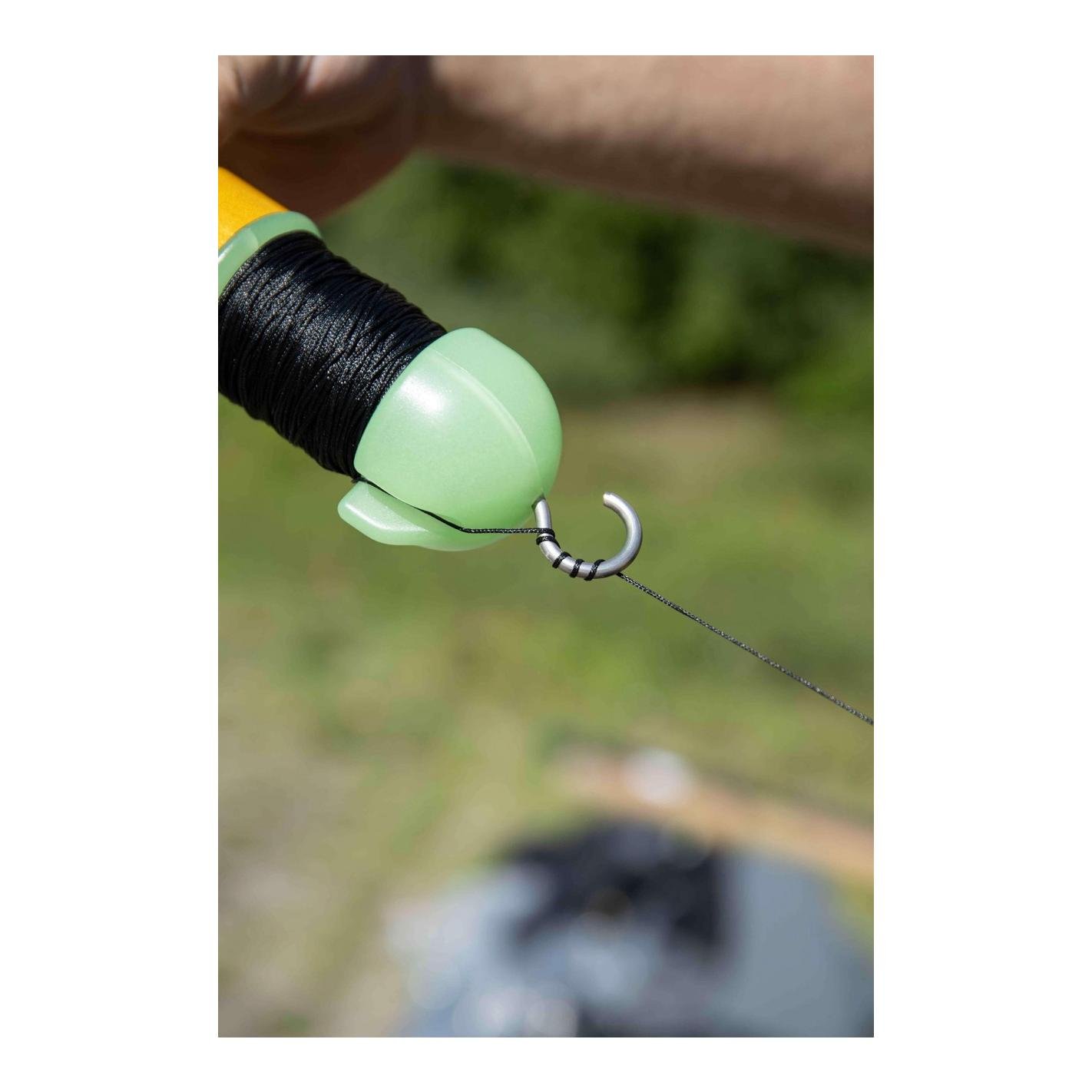 Black Cat Outrigger Float - Seitenpose für Waller